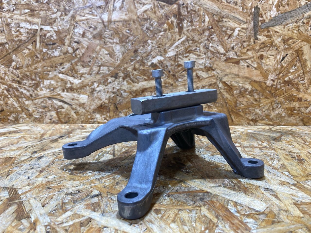 кронштейн КПП Audi Q5 FY 2018, 2.0 л., дизель, 8W0399118C - фото №1