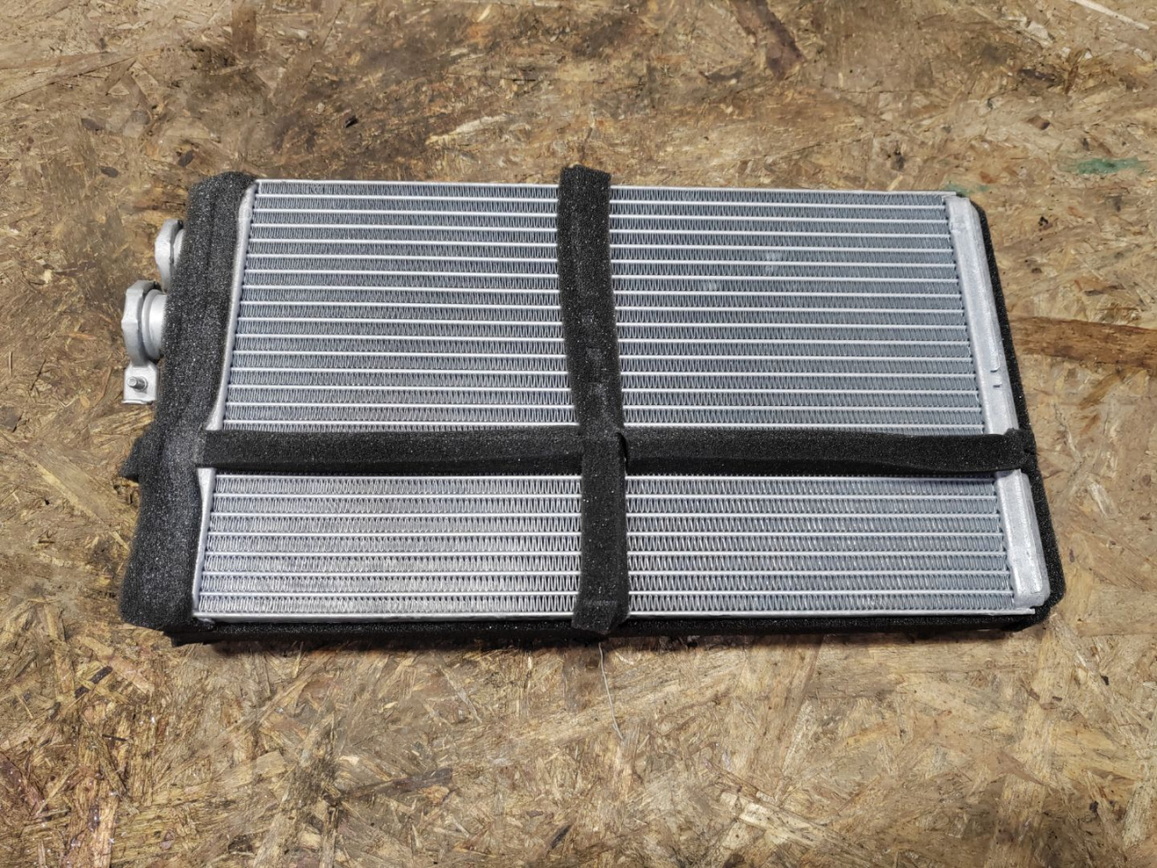 радиатор отопителя (печки) Volkswagen Touareg 3 поколение 2019, 3.0 л., дизель, 4M0898037C - фото №1
