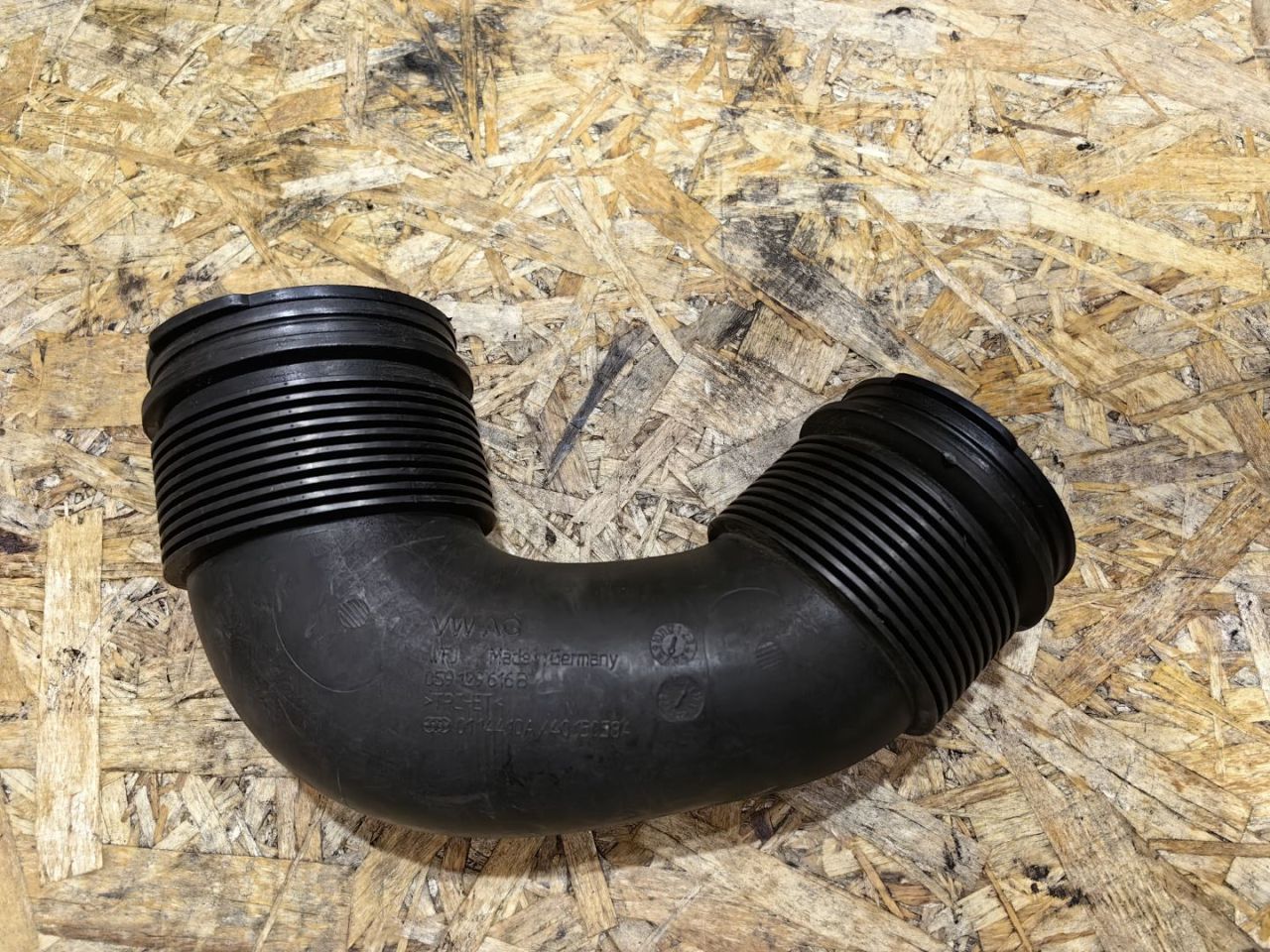 патрубок воздушного фильтра Audi Q7 4M 2016, 3.0 л., дизель, 059129616B - фото №1