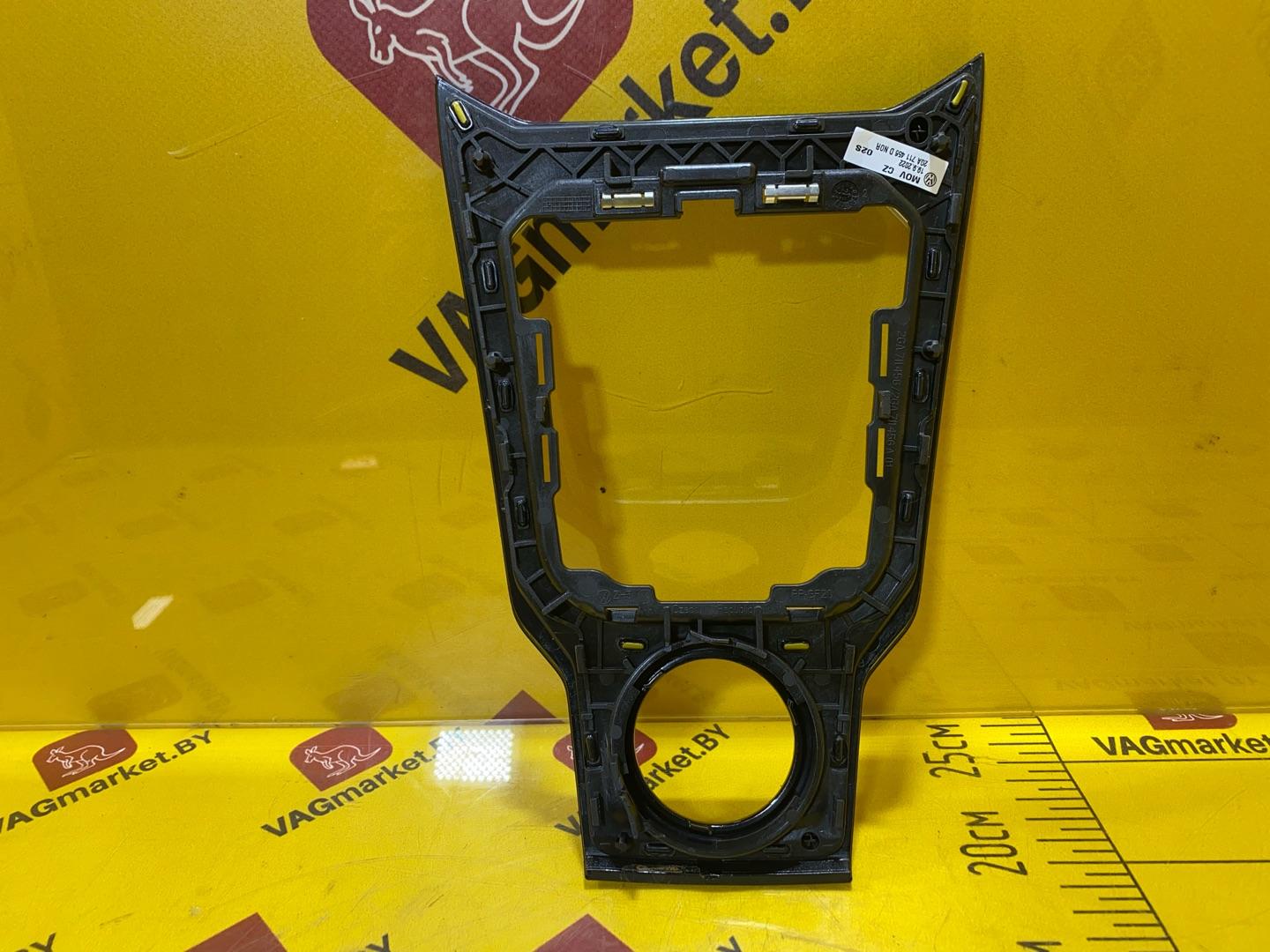 рамка обрамление кулисы Volkswagen T-Roc 1 поколение 2022, 2.0 л., бензин, 2GA711456D - фото №4