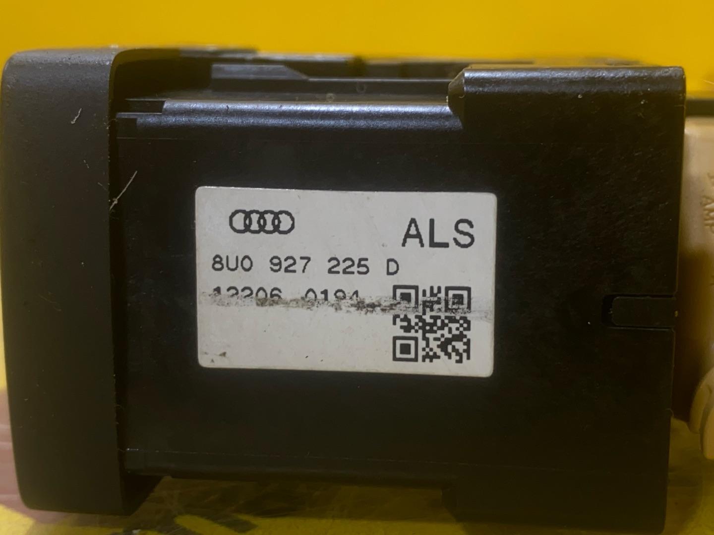 кнопка ручного тормоза (ручника) Audi Q3 8U 2012, 2.0 л., бензин, 8U0927225D - фото №6