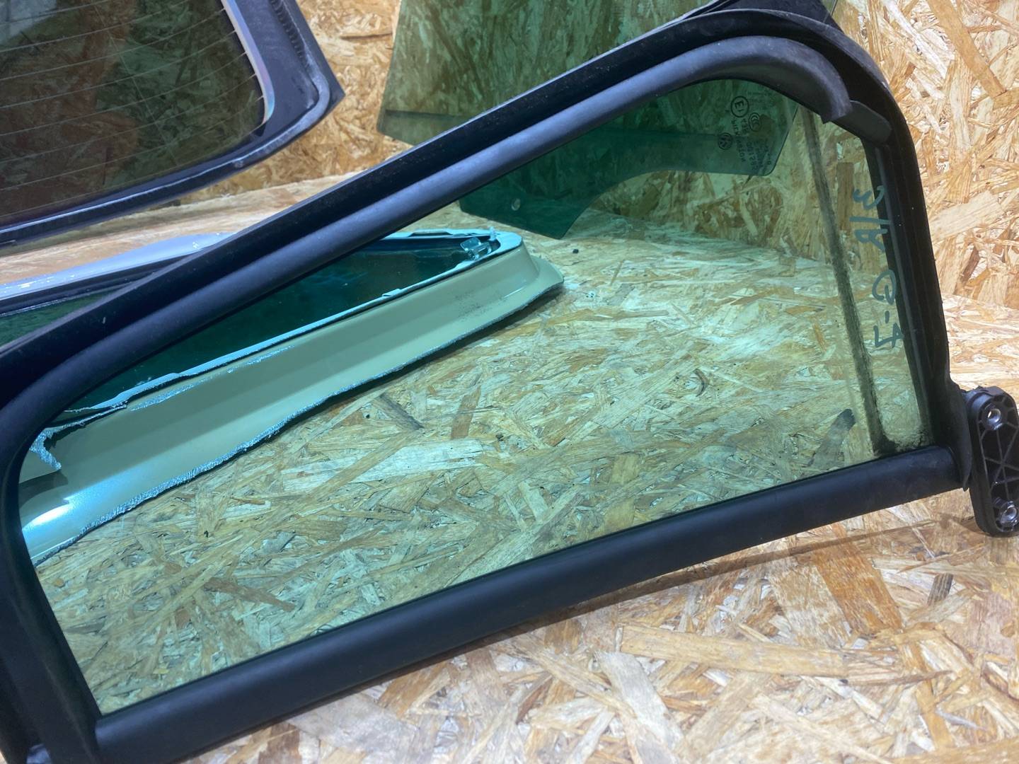 комплект задних стекол Volkswagen Golf Alltrack 7 поколение 2017, 1.8 л., бензин - фото №14