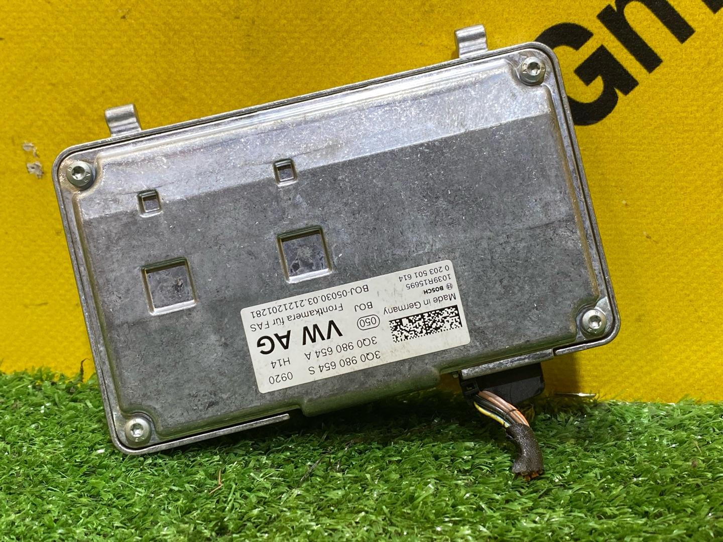 камера переднего обзора Volkswagen Tiguan 2 поколение 2020, 2.0 л., бензин, 3Q0980654S - фото №4