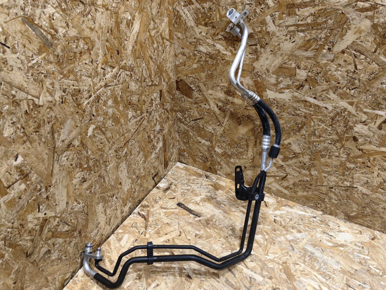 трубка кондиционера Audi Q7 4M 2016, 3.0 л., дизель, 4M0816885F - фото №1