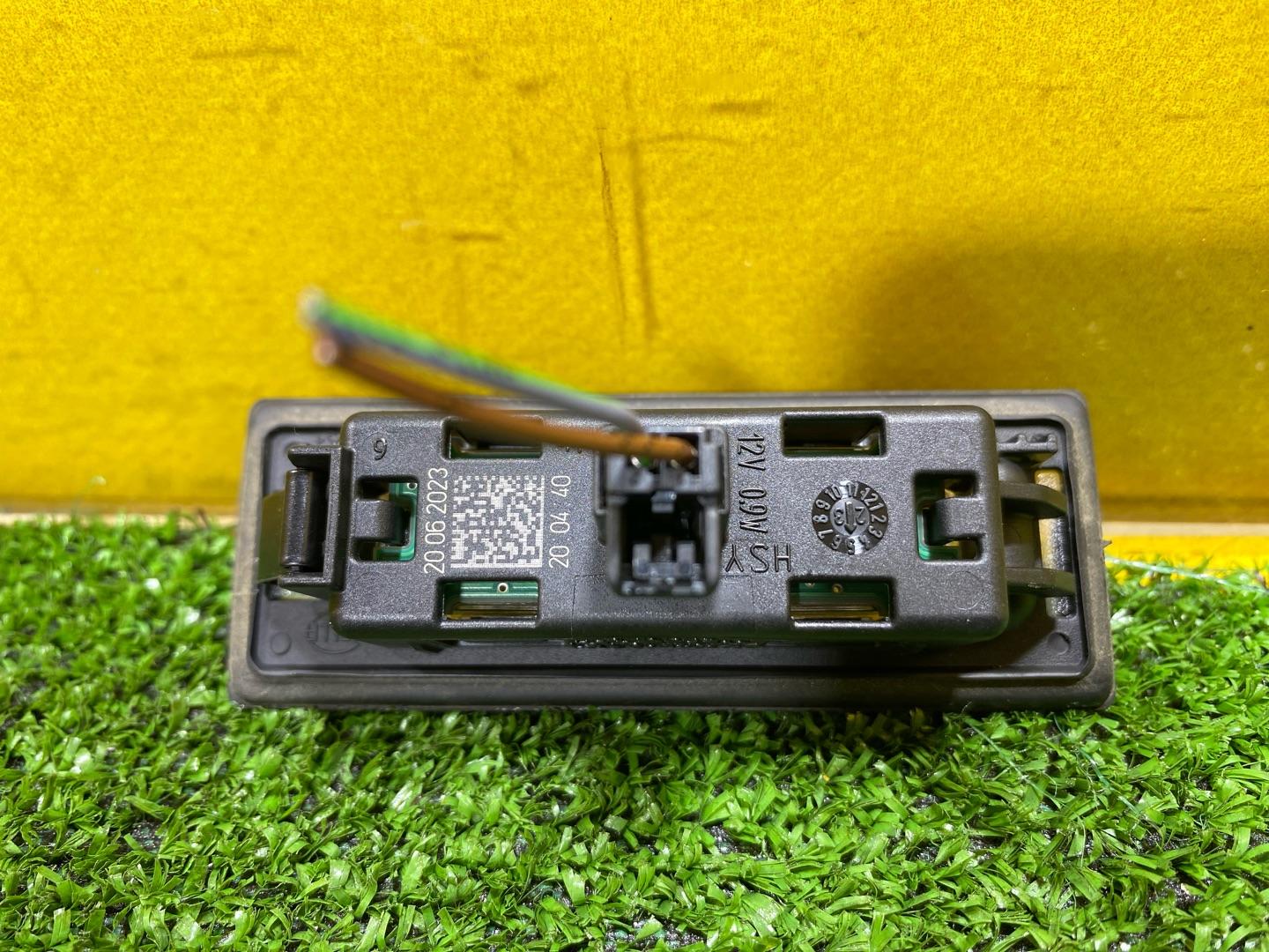 подсветка номера Audi Q3 F3 2023, 2.0 л., бензин, 8W6943021A - фото №6