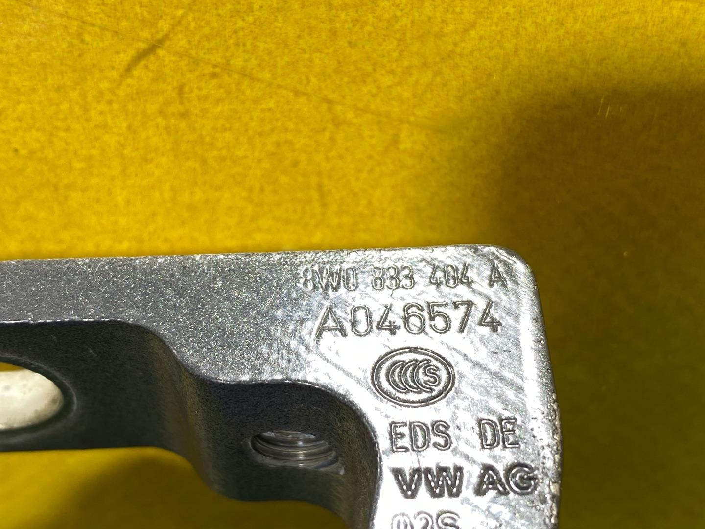 петля двери Audi Q3 F3 2023, 2.0 л., бензин, 8W0833404A - фото №7