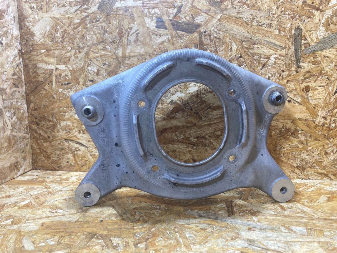 опора амортизатора верхняя (чашка) Porsche Macan 1 поколение 2016, 3.0 л., дизель, 95B412383 - фото №1