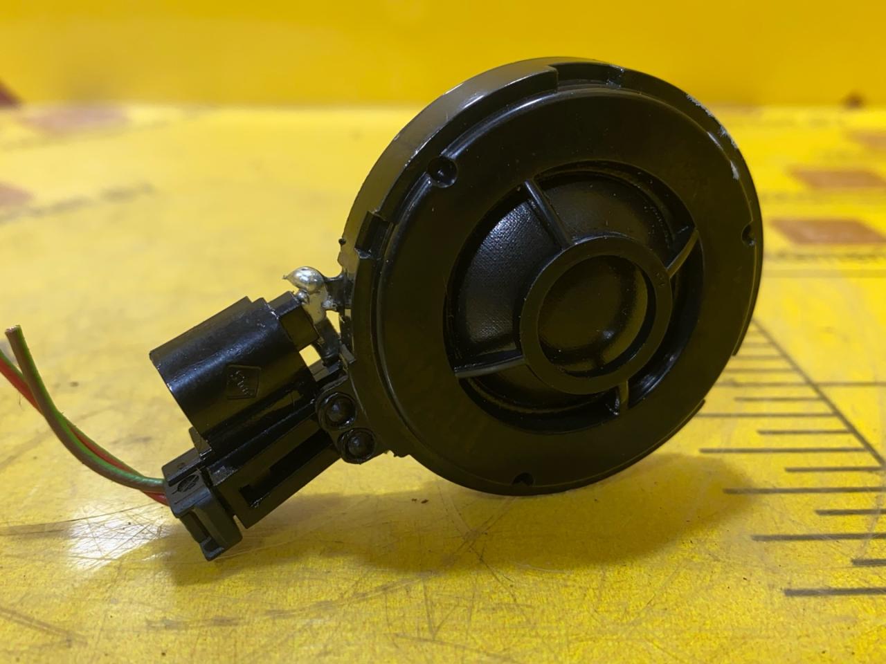 динамик высокочастотный (пищалка) Audi Q3 8U 2012, 2.0 л., бензин, 8X0035399D - фото №1