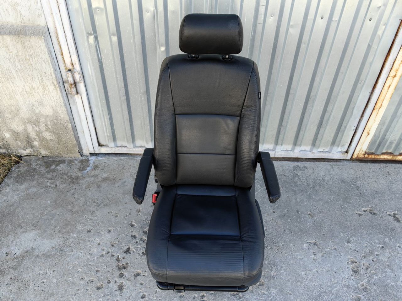 сиденье переднее Volkswagen Transporter T6 2018, 2.0 л., дизель, 7H0881303E - фото №1