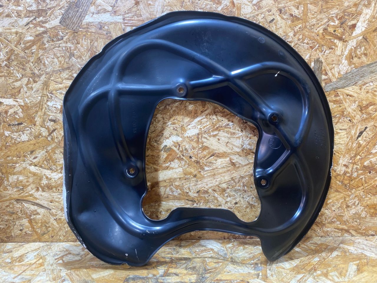 защитный кожух тормозного механизма Audi Q7 4M 2016, 3.0 л., дизель, 4M0615611C - фото №1