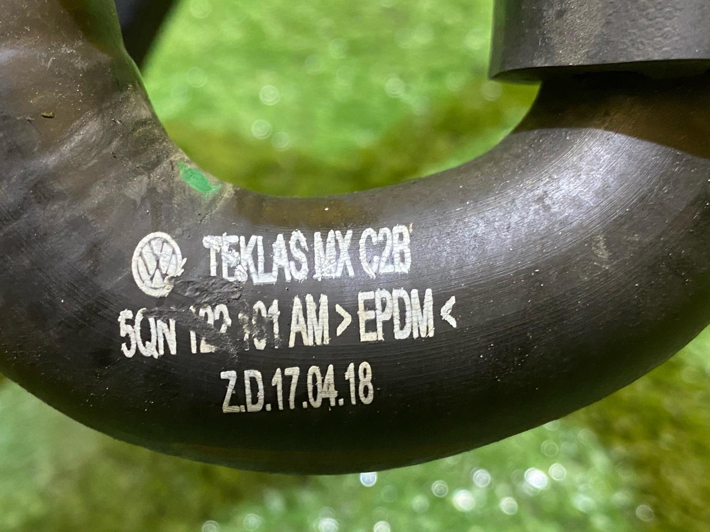 патрубок радиатора Volkswagen Tiguan 2 поколение 2020, 2.0 л., бензин, 5QN122101AM - фото №3
