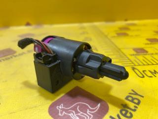 Датчик педали тормоза (лягушка) Audi Q7 4L [рестайлинг] 2013, 3.0 л., дизель, 4F0945459B