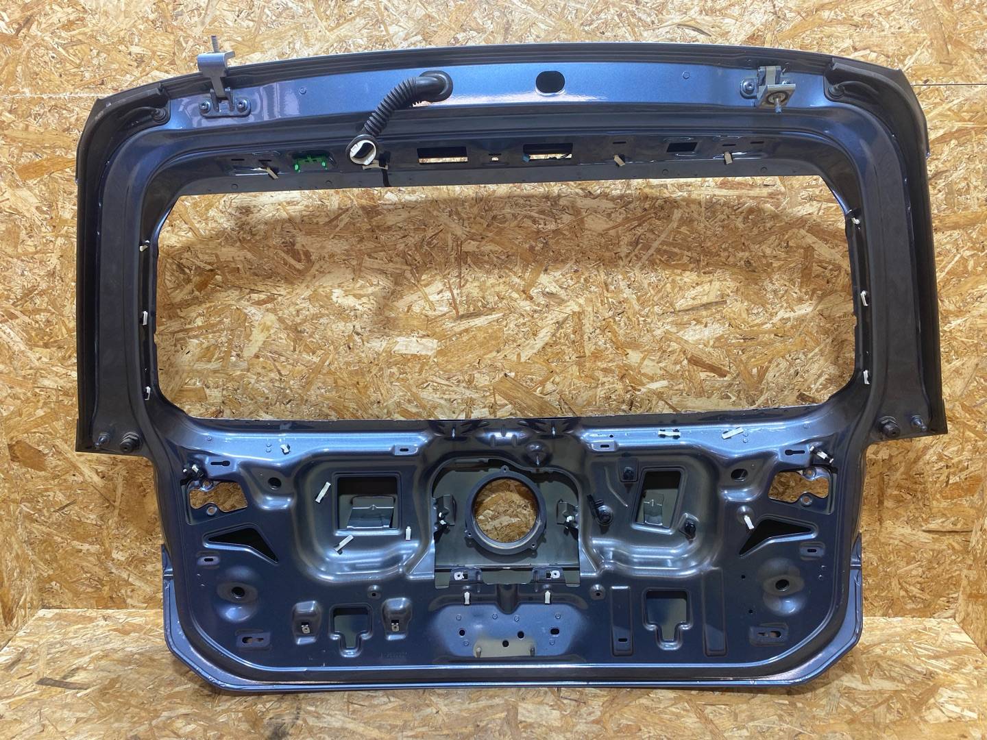 крышка багажника (дверь 3-5) Volkswagen Passat B8 2016, 2.0 л., дизель, 3G9827025 - фото №11