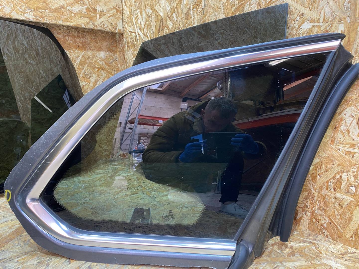 комплект задних стекол Volkswagen Touareg 3 поколение 2019, 3.0 л., дизель - фото №5