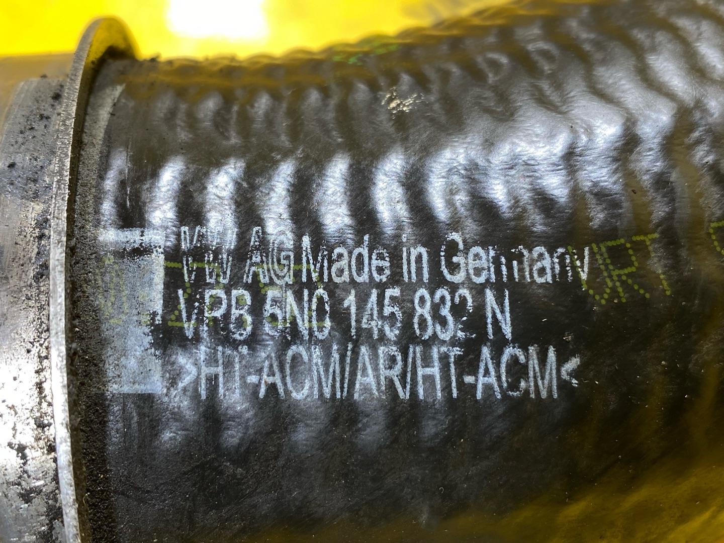 патрубок интеркулера Audi Q3 8U 2012, 2.0 л., бензин, 5N0145832N - фото №7