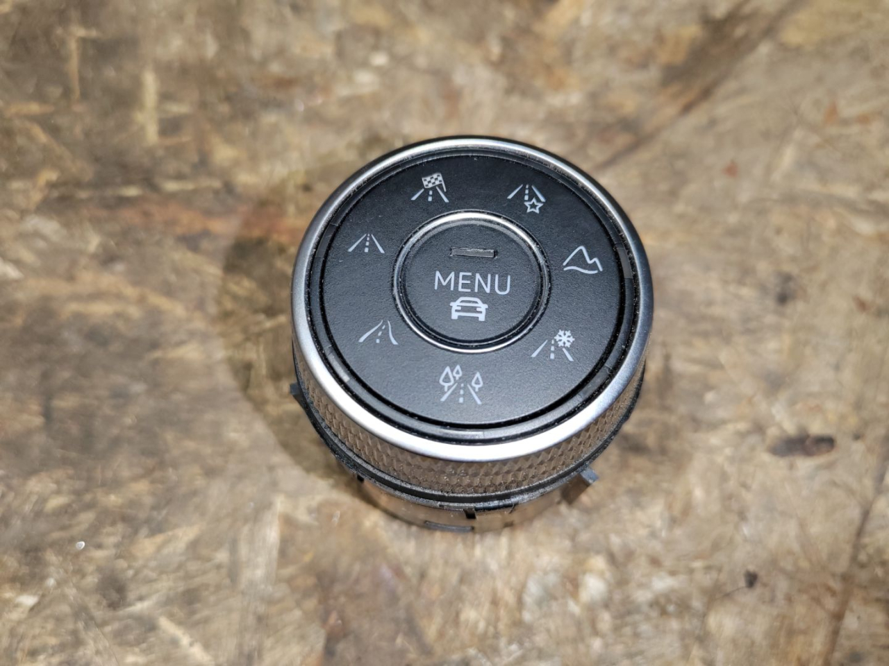 кнопка переключения режимов подвески Volkswagen Touareg 3 поколение 2019, 3.0 л., дизель, 760927531G - фото №1