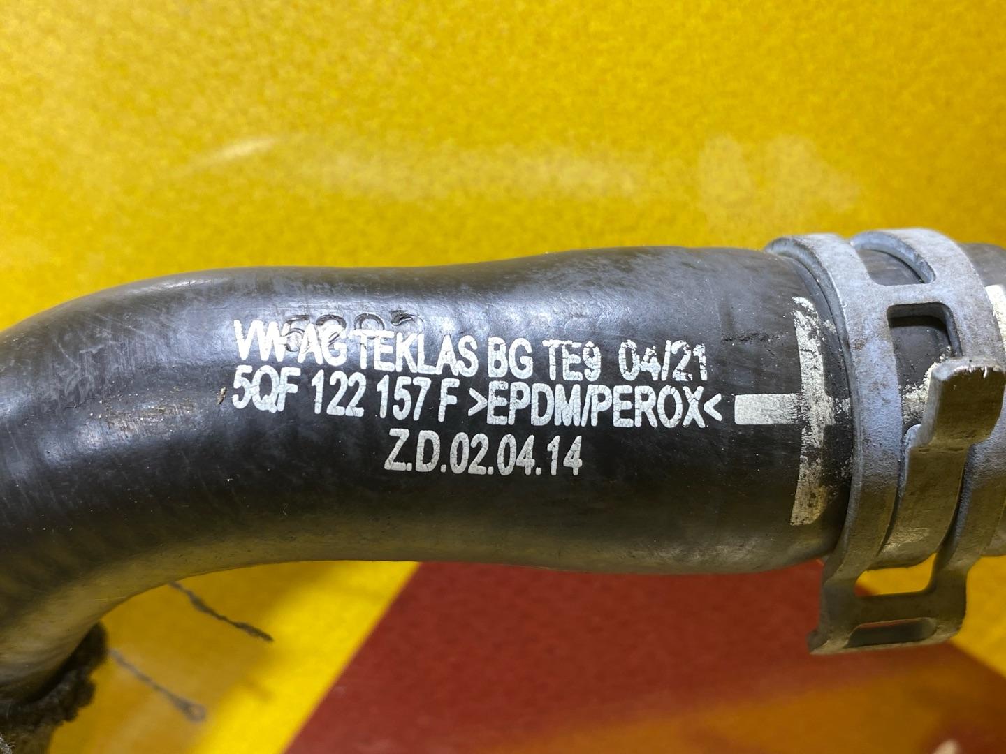 патрубок радиатора Audi Q3 F3 2021, 2.0 л., бензин, 5QF122157F - фото №7