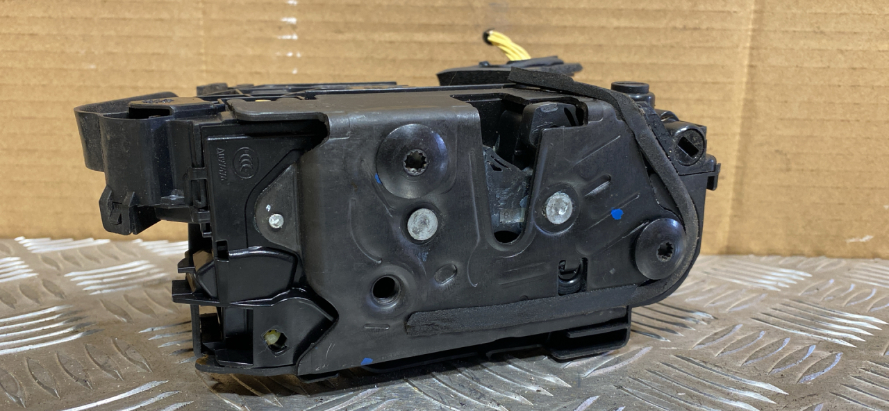 замок двери задней правой Volkswagen Tiguan 2 поколение 2018, 2.0 л., бензин, 5NA839016C - фото №1