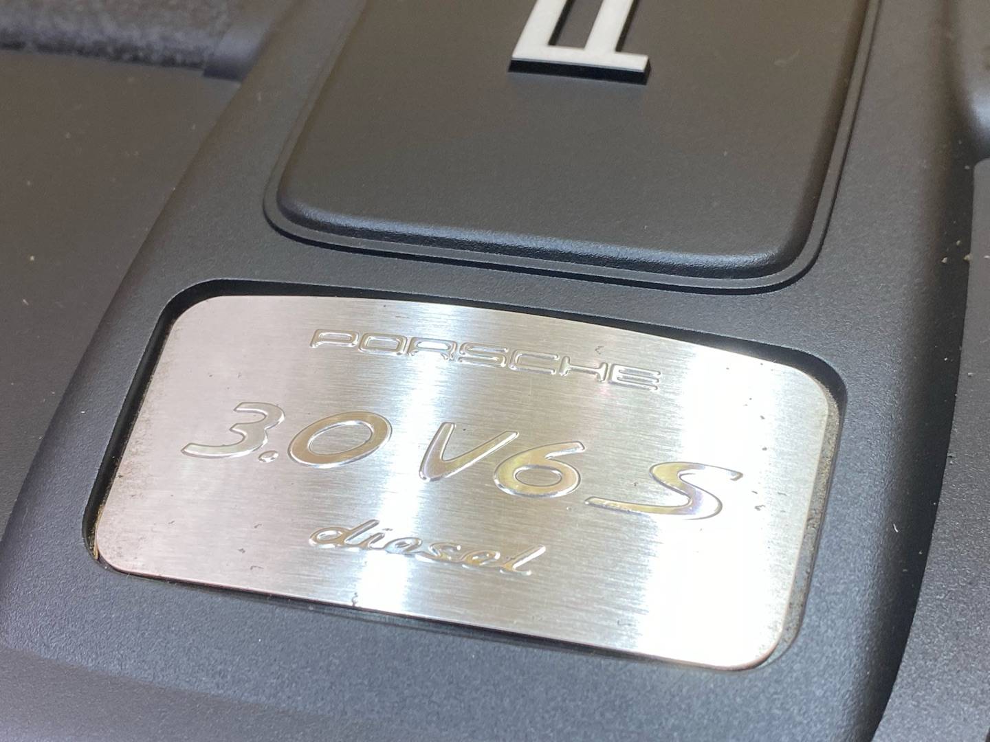 декоративная крышка двигателя Porsche Macan 1 поколение 2016, 3.0 л., дизель, 95B103925A - фото №13