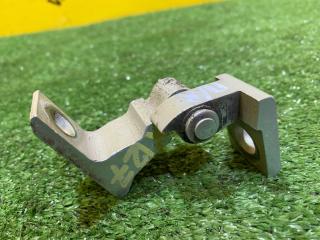 петля двери Skoda Octavia 3 поколение (A7) 2016, 1.8 л., бензин, 7N0831402A