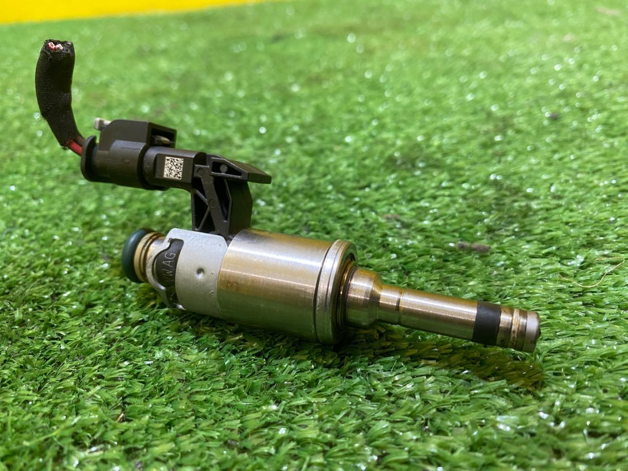 форсунка Volkswagen Caddy 4 поколение 2016, 1.4 л., бензин, 04E133036A - фото №1