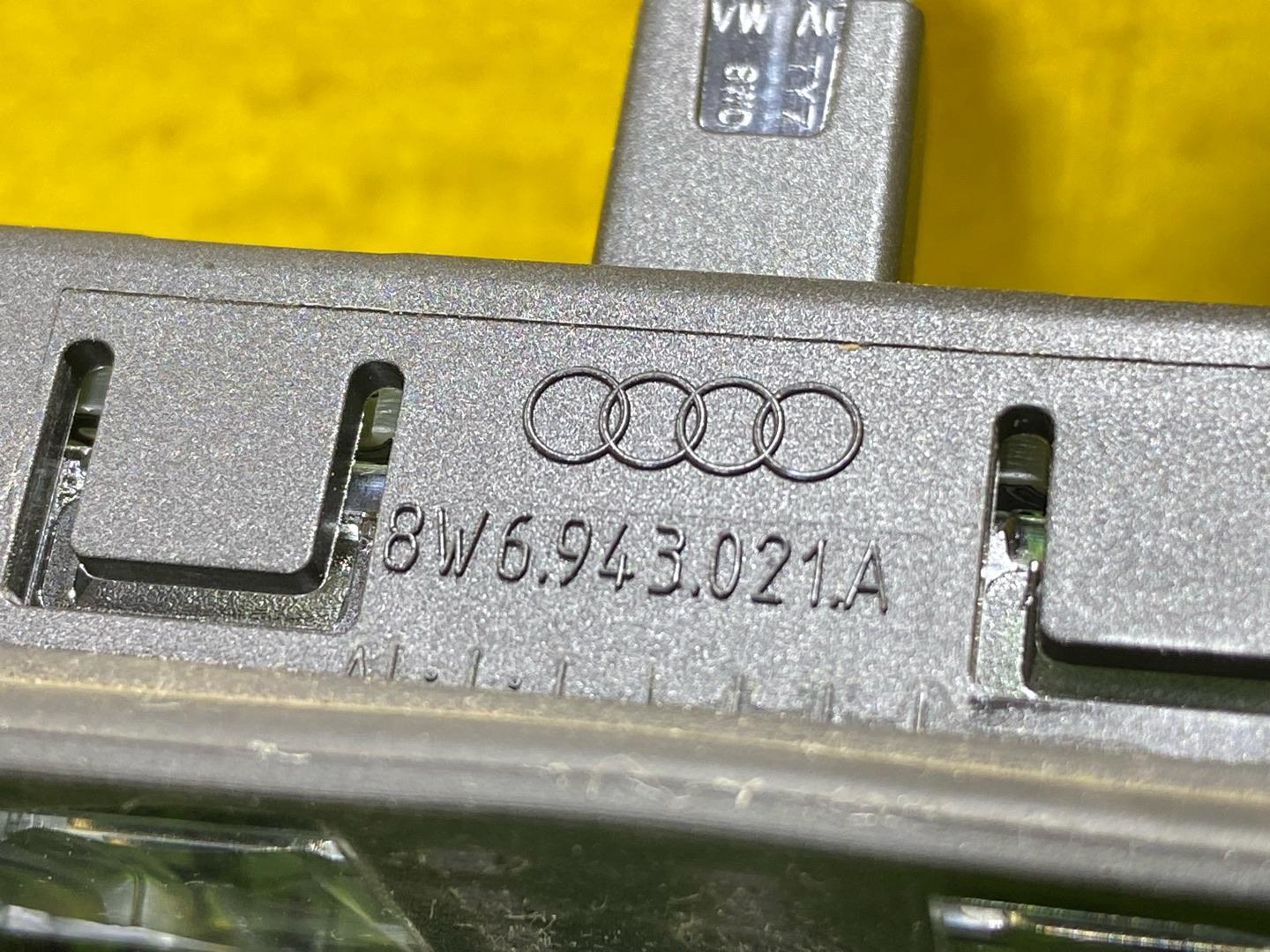 подсветка номера Audi Q3 Sportback F3 2021, 2.0 л., бензин, 8W6943021A - фото №7