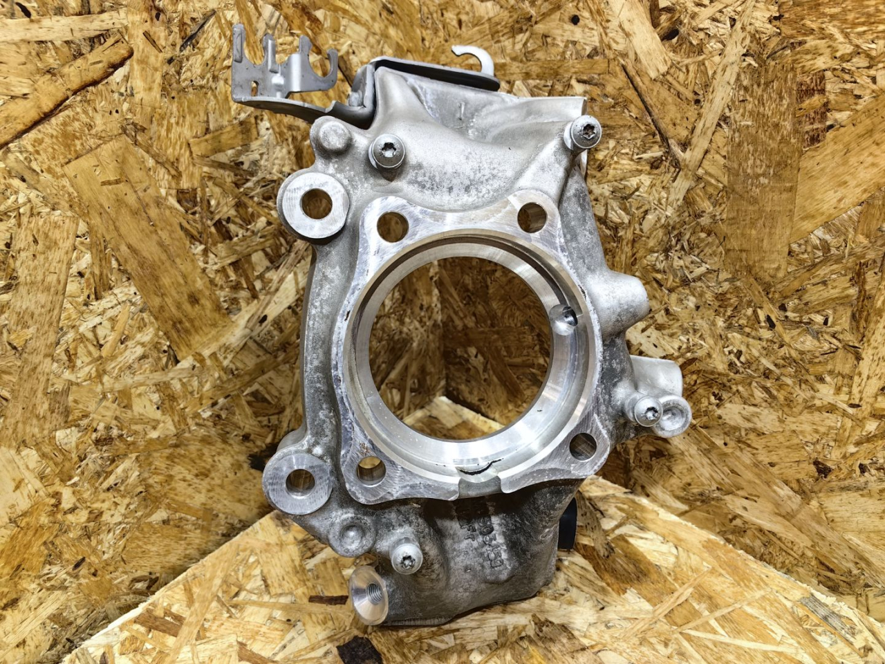 кулак задний левый Audi Q7 4M 2016, 3.0 л., дизель, 4M0505431Q - фото №1