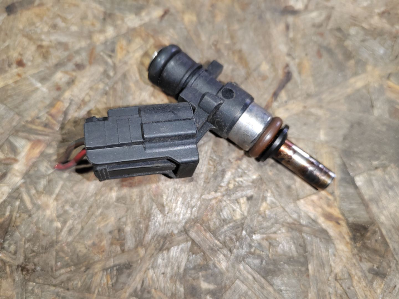 форсунка Volkswagen Tiguan 2 поколение 2018, 2.0 л., бензин, 06L906031A - фото №1