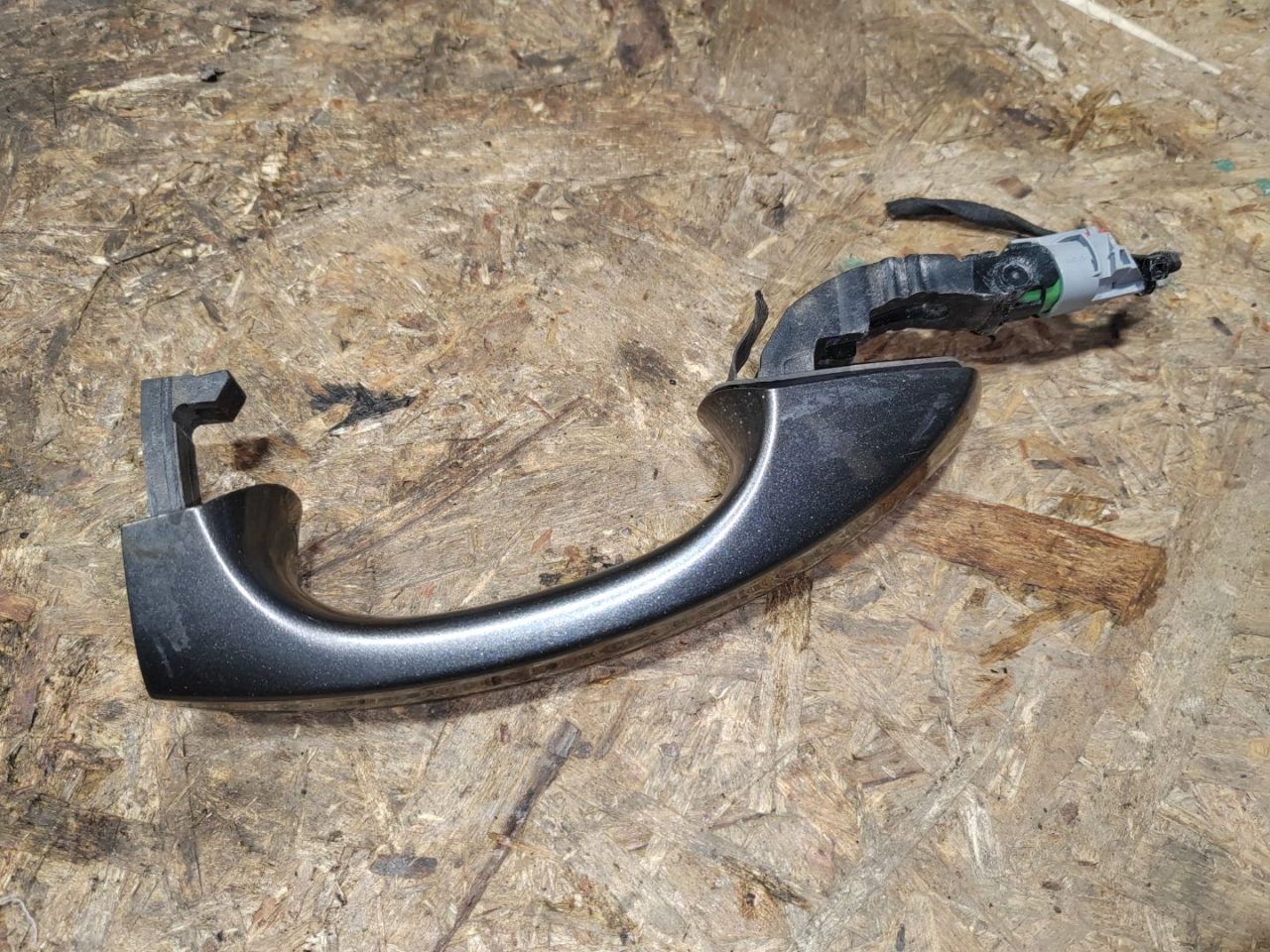 ручка наружная Volkswagen Touareg 3 поколение 2019, 3.0 л., дизель, 760837206 - фото №1