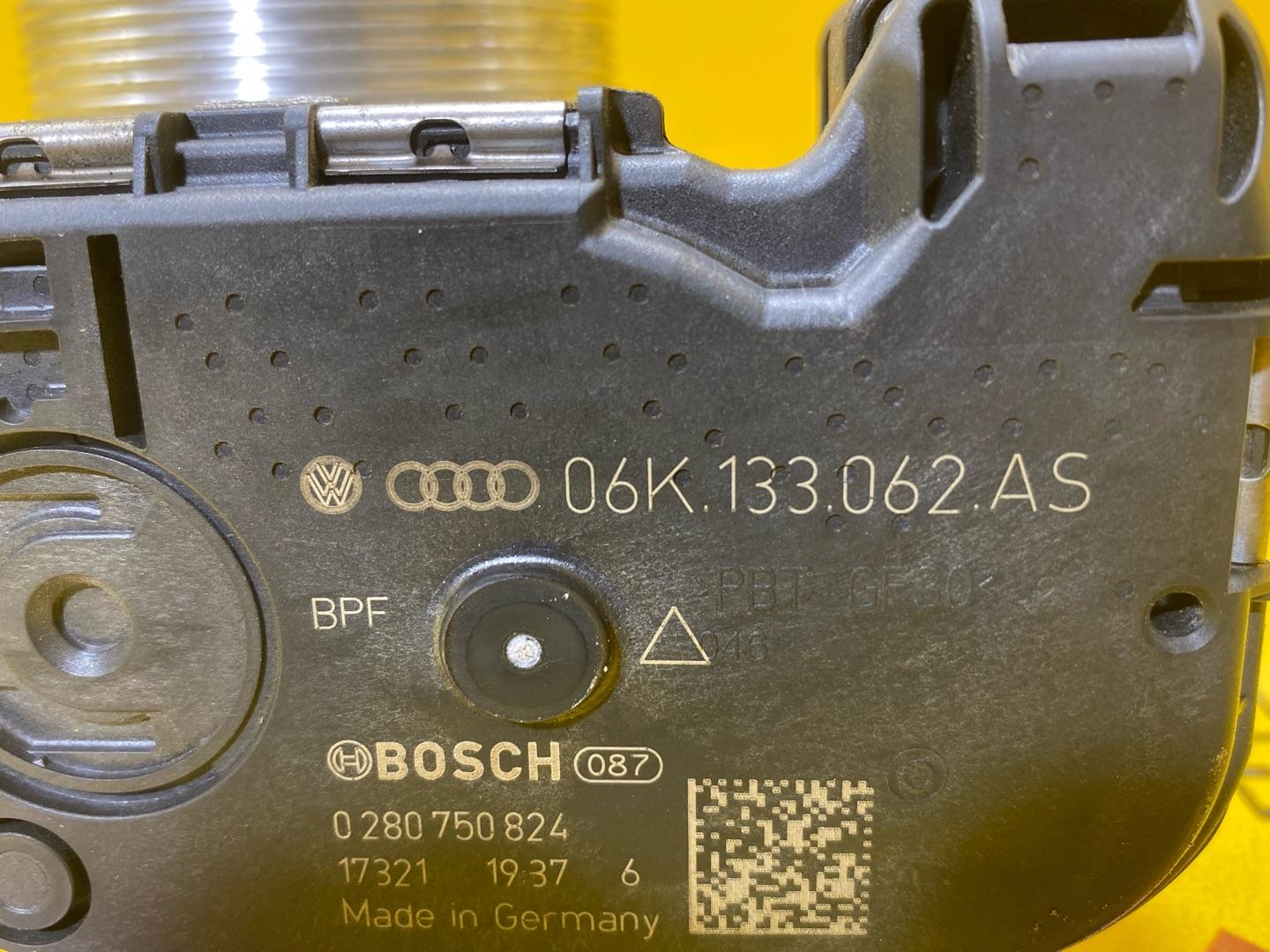 заслонка дроссельная Audi Q3 F3 2021, 2.0 л., бензин, 06K133062AS - фото №8