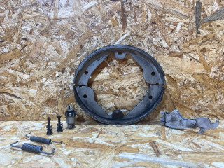 колодки стояночного тормоза Audi Q7 4L [рестайлинг] 2010, 3.0 л., дизель, 7L0698525