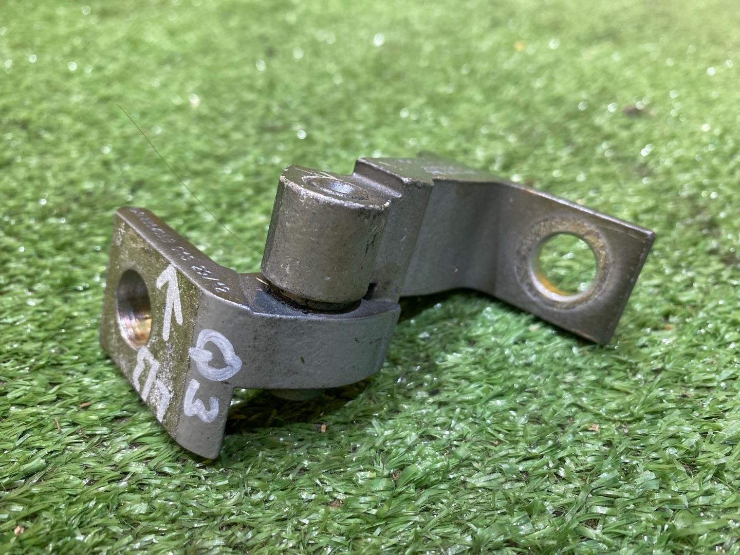 петля двери Audi Q3 8U 2012, 2.0 л., бензин, 8X0831403B - фото №4