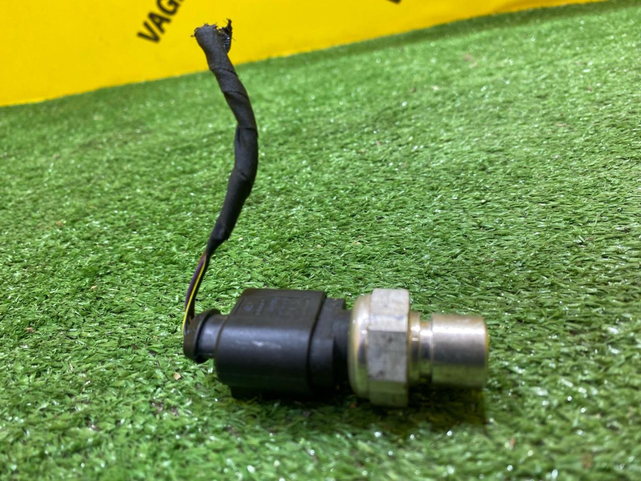 датчик кондиционера Volkswagen Tiguan 2 поколение 2016, 2.0 л., бензин, 5Q0959126A - фото №1