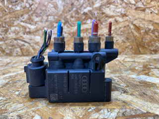 блок клапанов пневмоподвески Audi Q7 4M [рестайлинг] 2022, 3.0 л., бензин, 4M0616013B