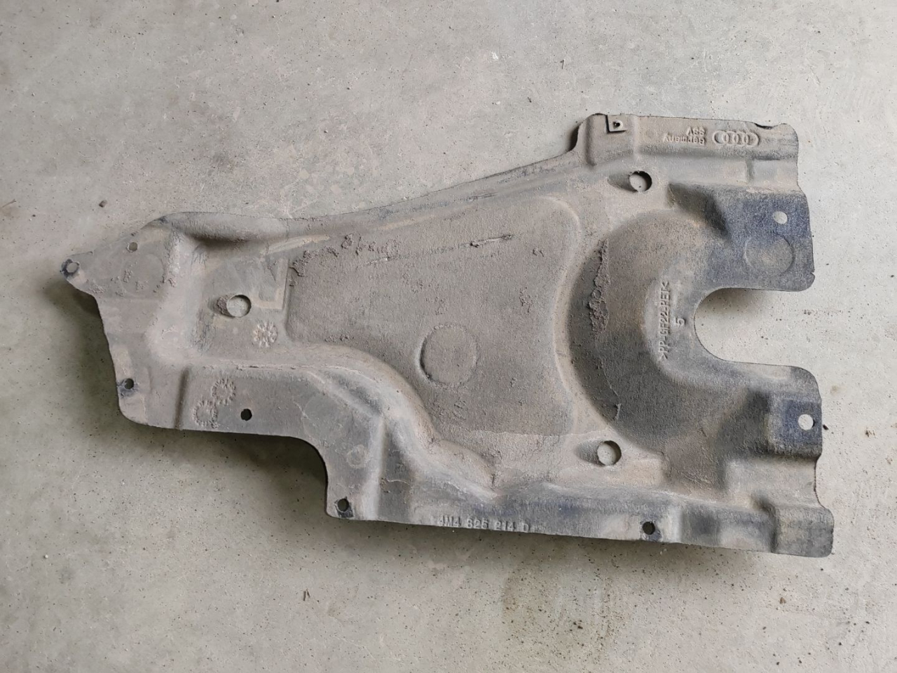 защита днища Volkswagen Touareg 3 поколение 2019, 3.0 л., дизель, 4M4825214D - фото №1