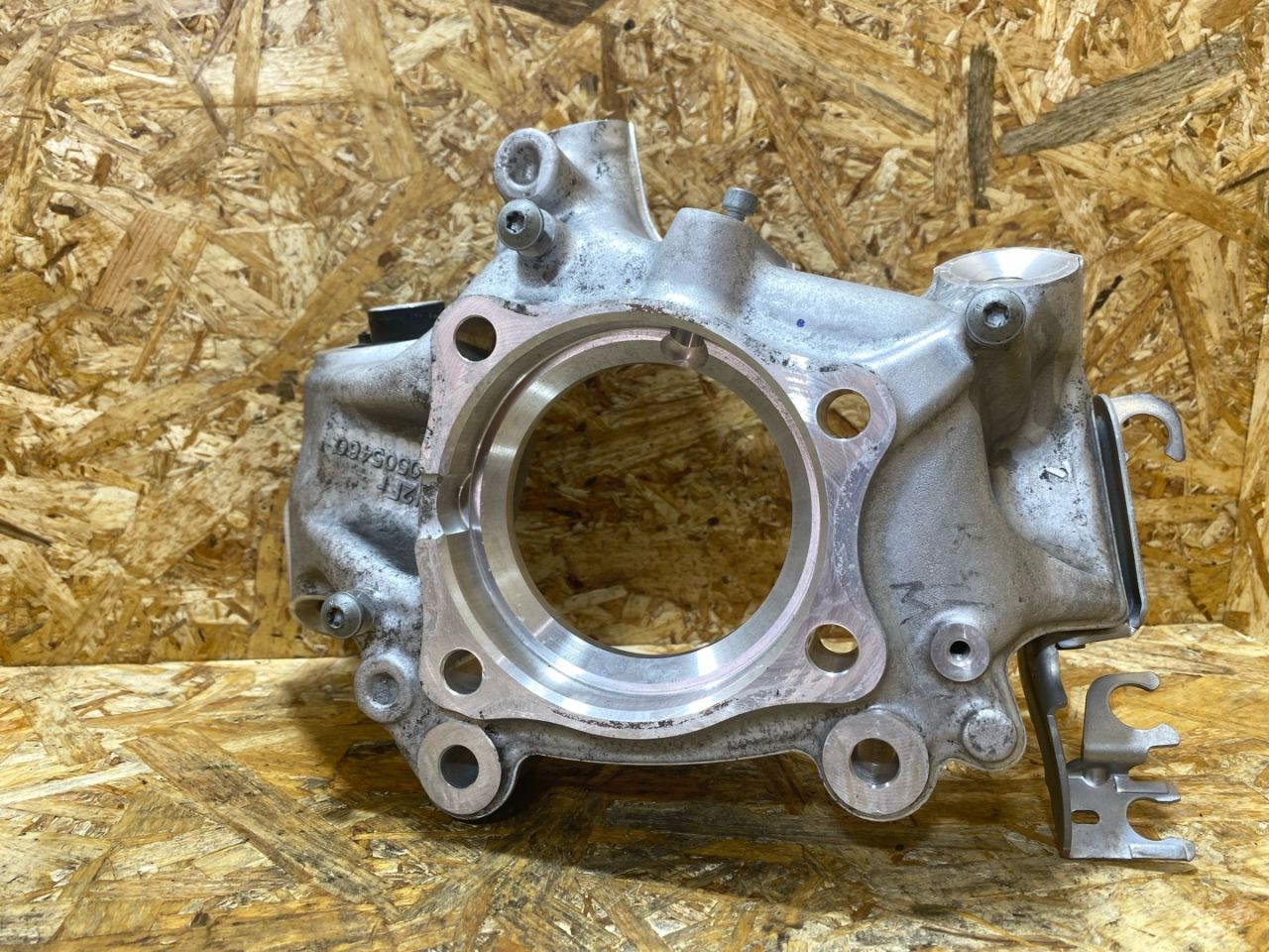 кулак задний правый Audi Q7 4M 2016, 3.0 л., дизель, 4M0505432Q - фото №1