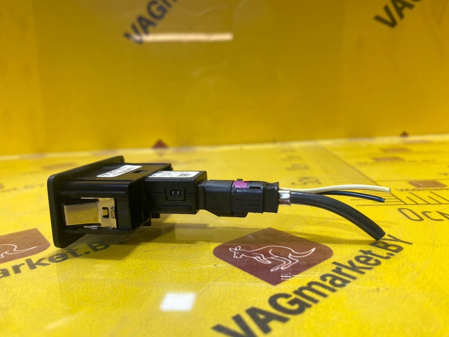 разъем AUX / USB Volkswagen Caddy 4 поколение 2018, 2.0 л., дизель, 3G0035222C - фото №4