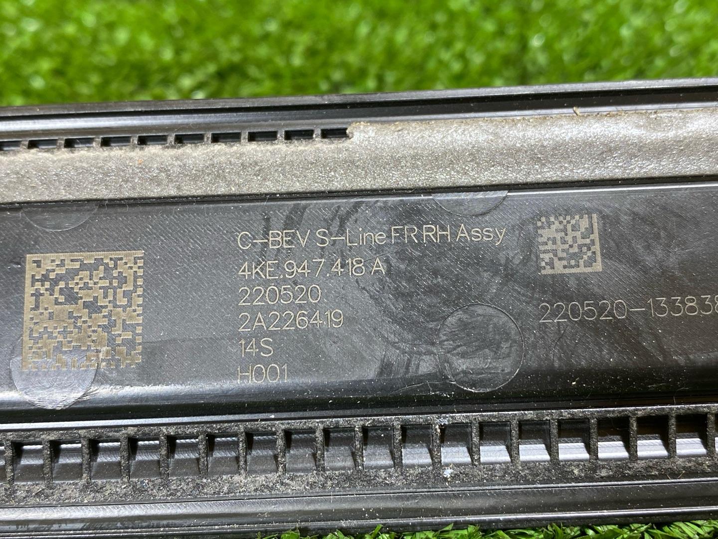 накладка на порог внутренняя Audi e-tron Sportback 1 поколение 2020, электро, 4KE947418A, 4KE947417A, 4KE947428, 4KE947427 - фото №14