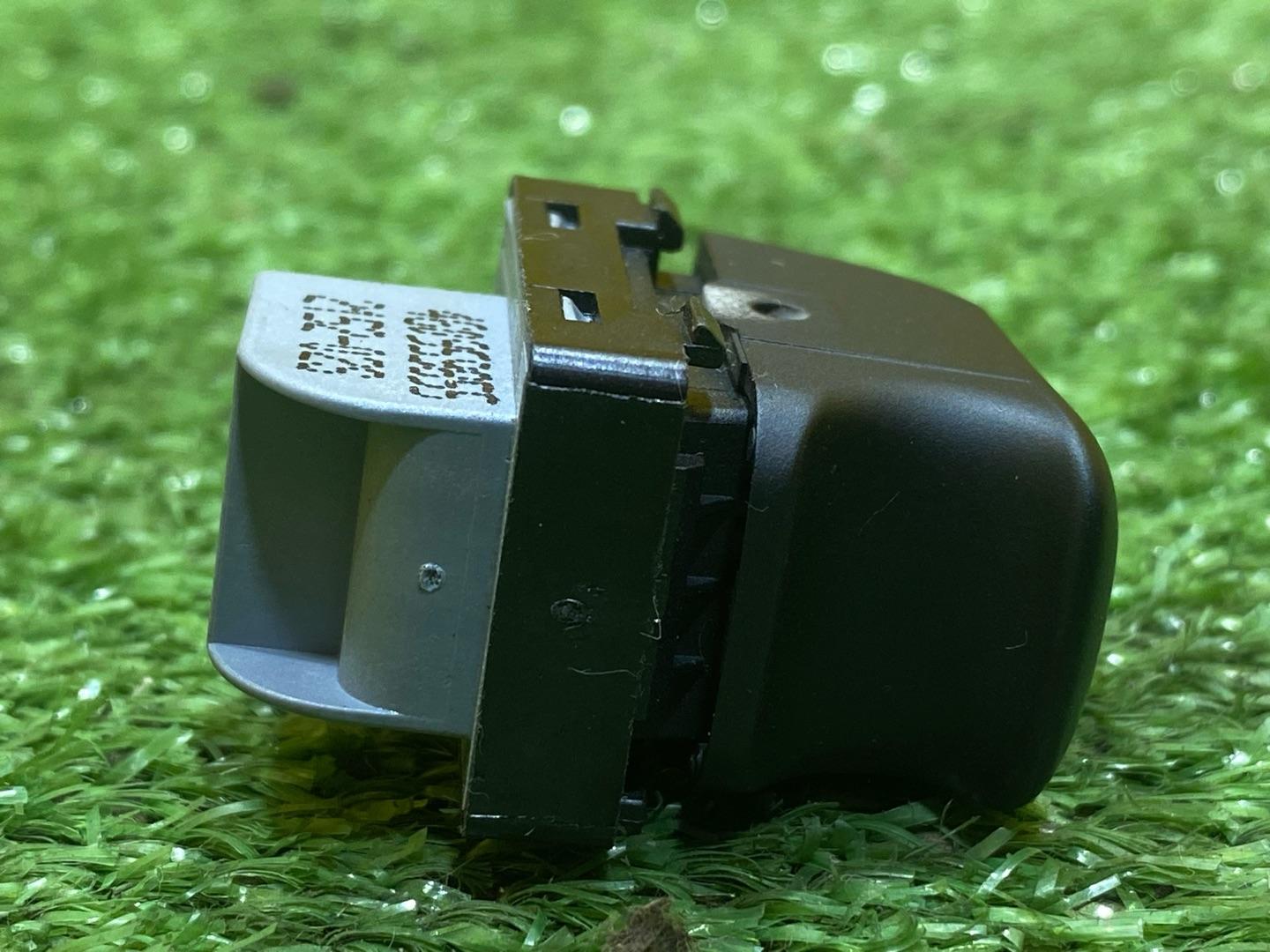 кнопка стеклоподъемника Audi Q3 8U 2012, 2.0 л., бензин, 4G0959855 - фото №4