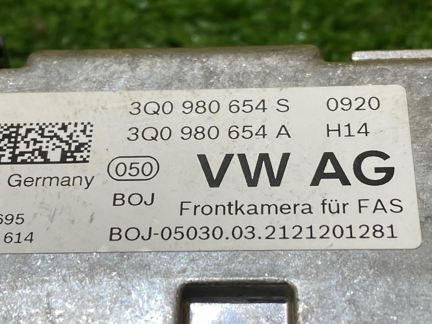 камера переднего обзора Volkswagen Tiguan 2 поколение 2020, 2.0 л., бензин, 3Q0980654S - фото №5