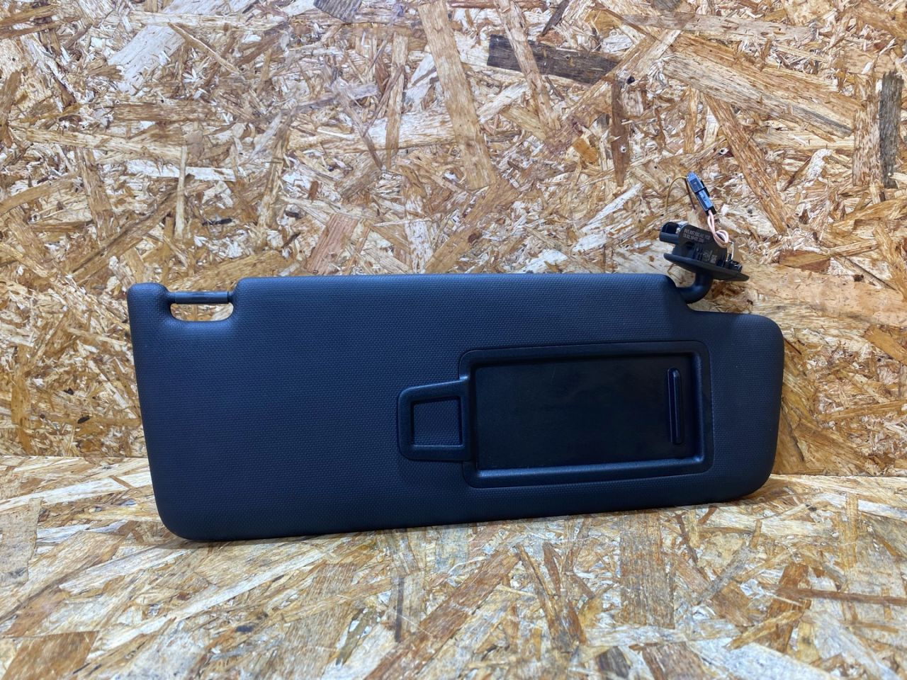 козырек солнцезащитный Audi Q5 FY 2018, 2.0 л., дизель, 8V5857552AE - фото №1