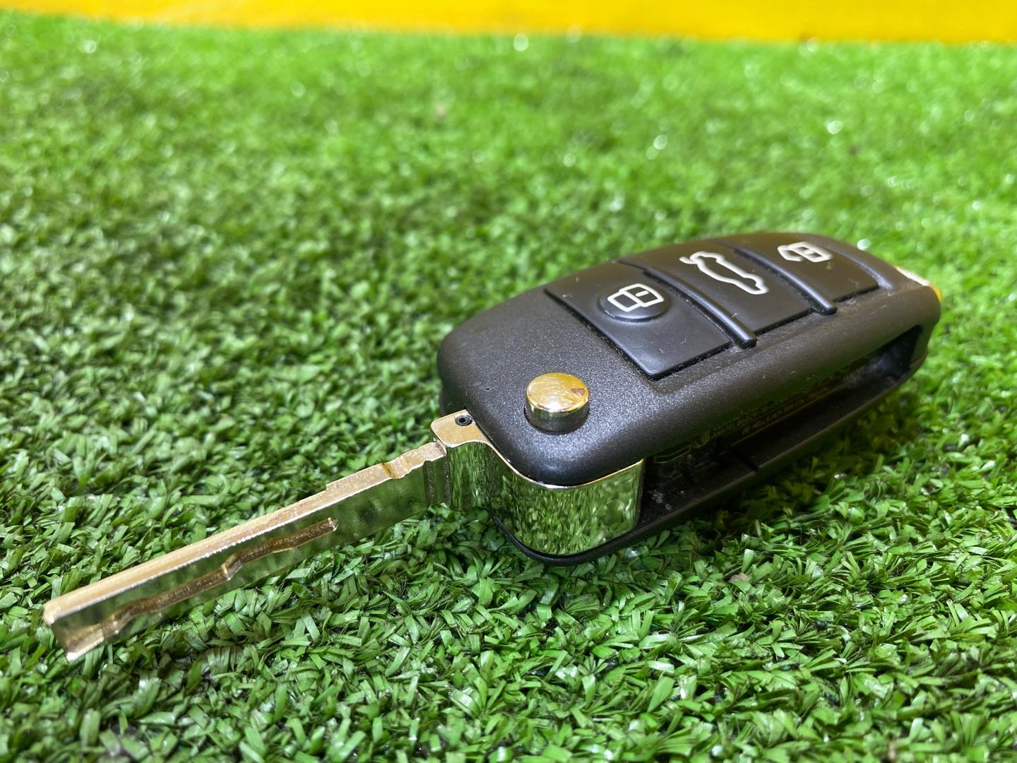 ключ Audi Q3 F3 2023, 2.0 л., бензин, 81A837220AH