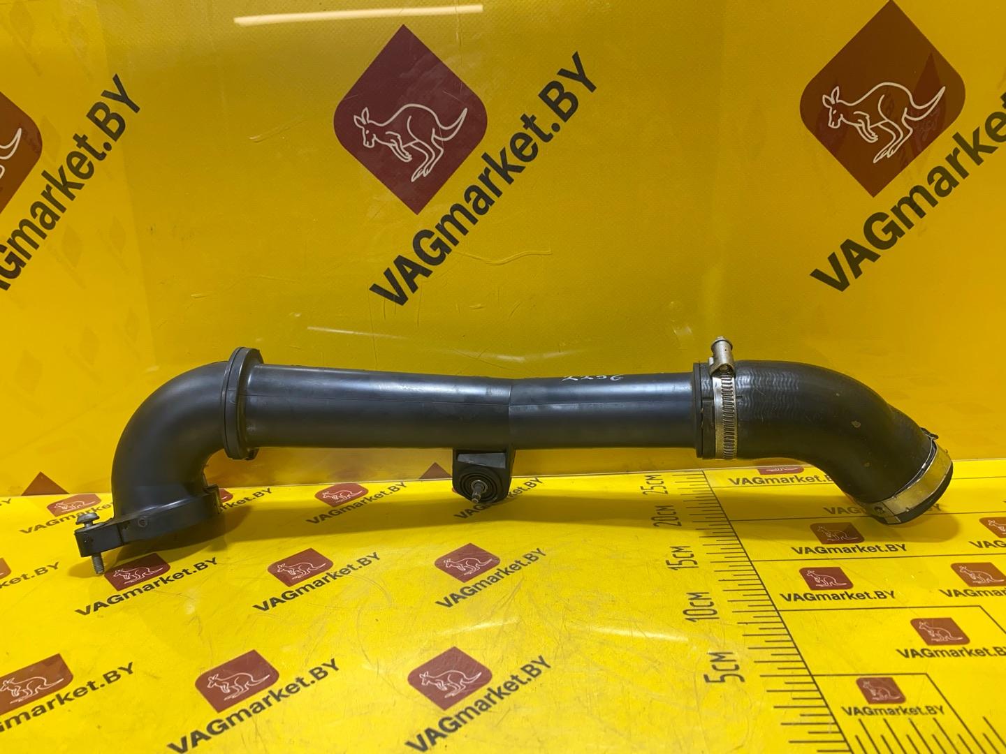 патрубок интеркулера Volkswagen Caddy 4 поколение 2018, 2.0 л., дизель, 04L145762CC - фото №10