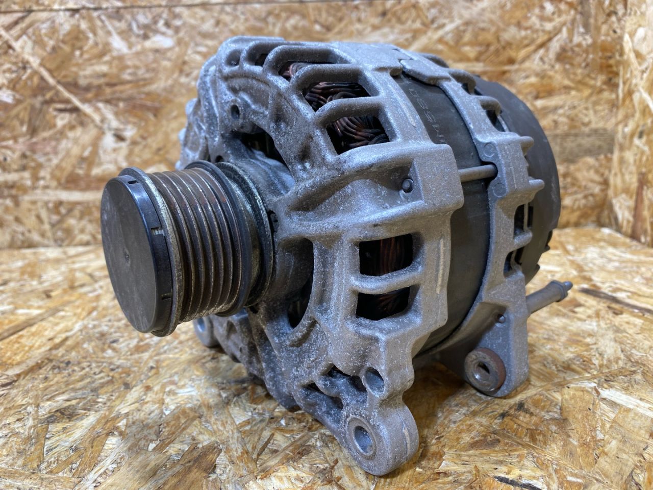 генератор Volkswagen Passat B7 2014, 2.0 л., дизель, 03L903024F - фото №1