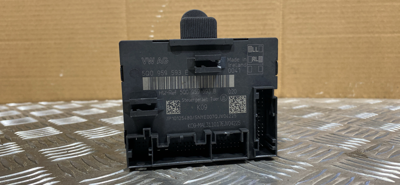 модуль управления двери Volkswagen Tiguan 2 поколение 2018, 2.0 л., TFSI, 5Q0959593E - фото №1