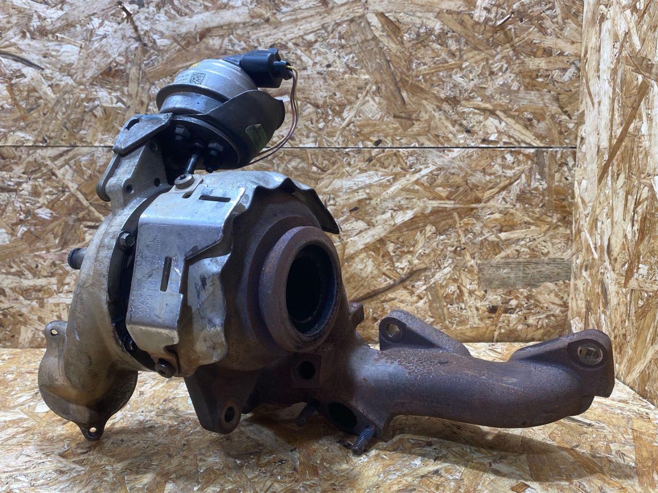 турбина Volkswagen Passat B7 2014, 2.0 л., дизель, 03L253010F - фото №1