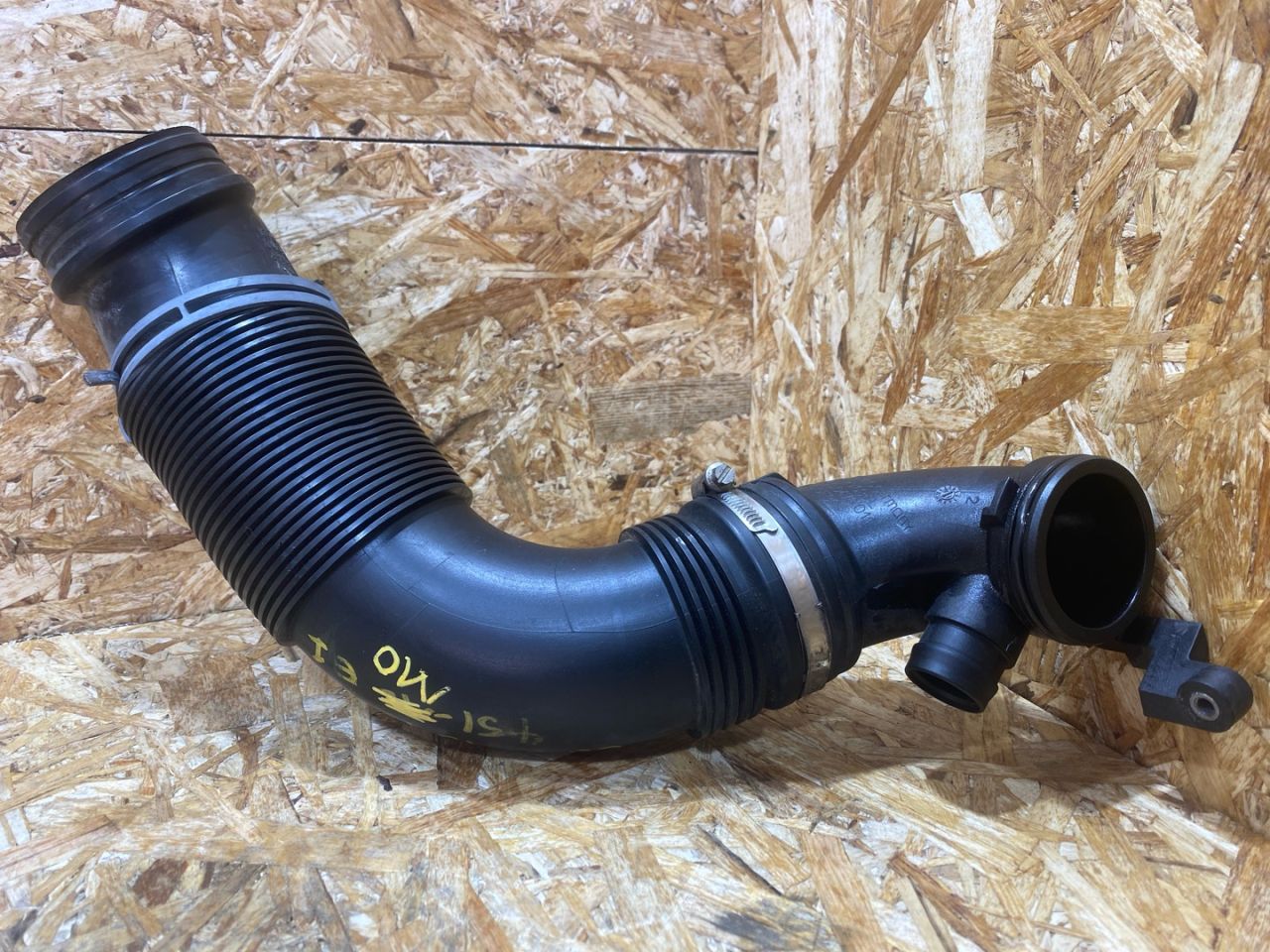 патрубок воздушного фильтра Volkswagen Golf Alltrack 7 поколение 2017, 1.8 л., бензин, 5Q0129654P - фото №1