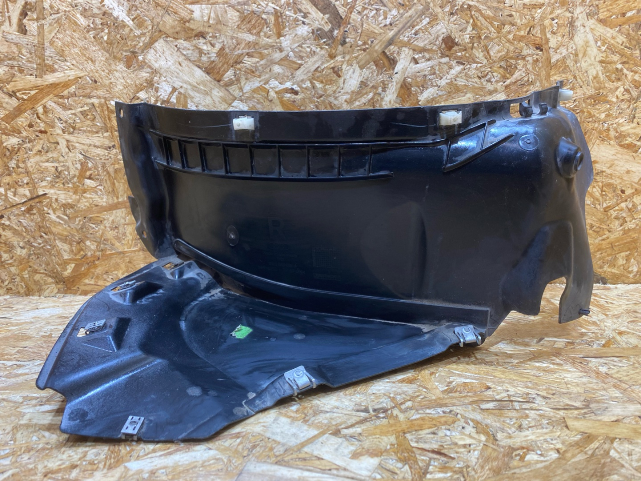 защита арок передняя правая (подкрылок) Audi A4 B9 2016, 2.0 л., бензин, 8W0853888A - фото №1