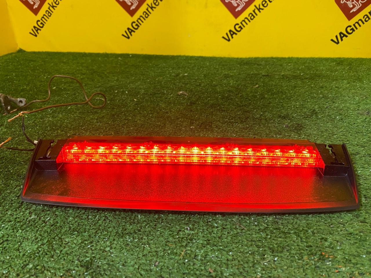 дополнительный стоп-сигнал Audi A8 D5 2019, 3.0 л., дизель, 8W5945097 - фото №1