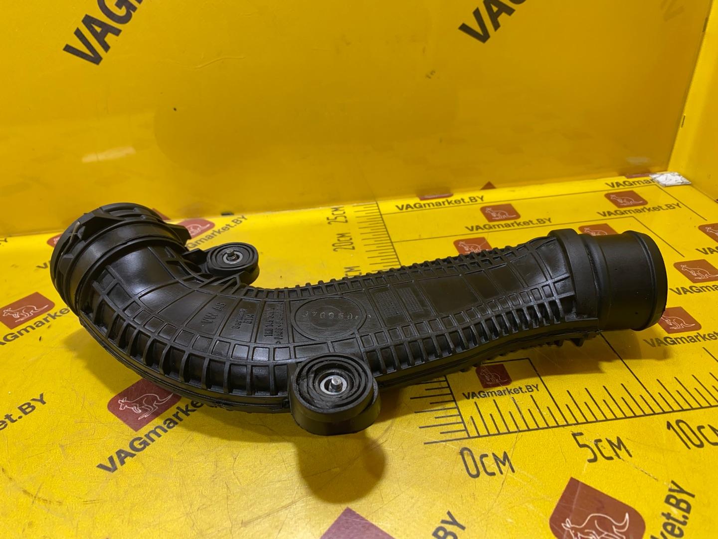патрубок интеркулера Audi Q3 8U 2012, 2.0 л., бензин, 1K0145840R - фото №3